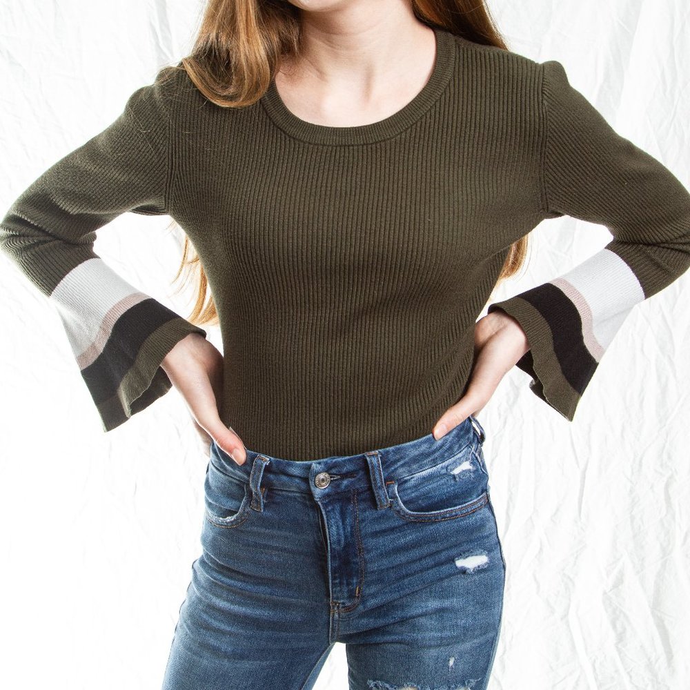 Flair sleeve, ribbed green sweater